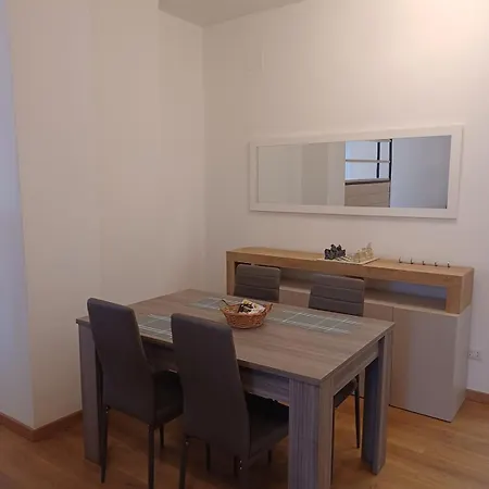 Garibaldi House דירה *