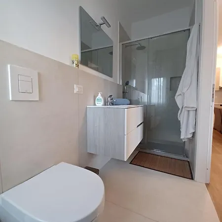 Garibaldi House Apartment *