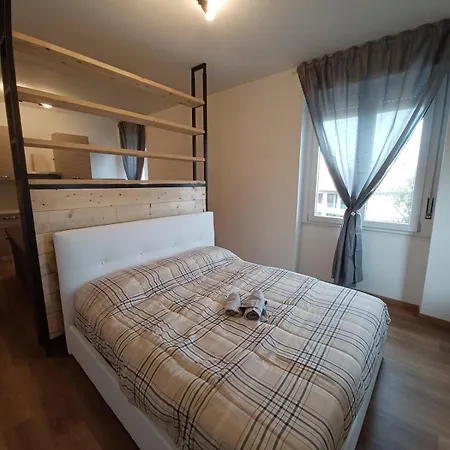 Garibaldi House شقة ديسْيو